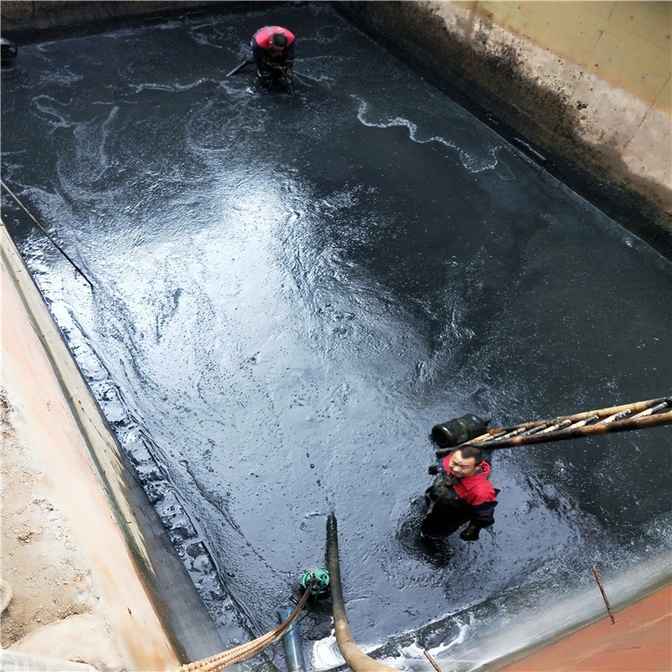 华南热作学院废水池清理