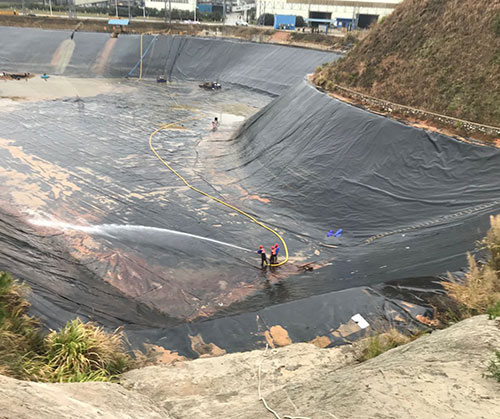 华南热作学院废水池清理
